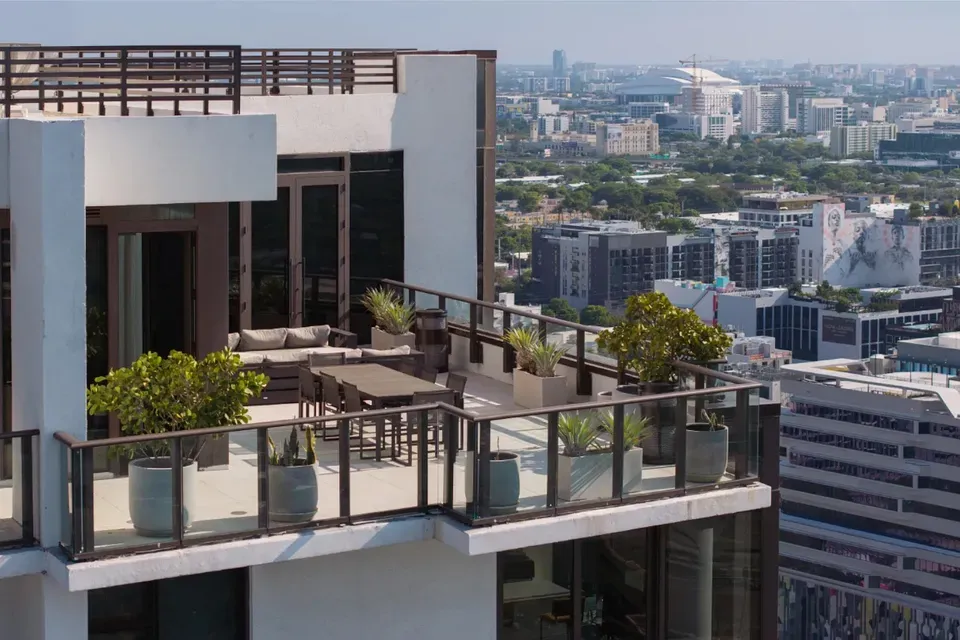 3 Bed 2 Bath Contemporary High-Rise Condo in Miami, FL - 2