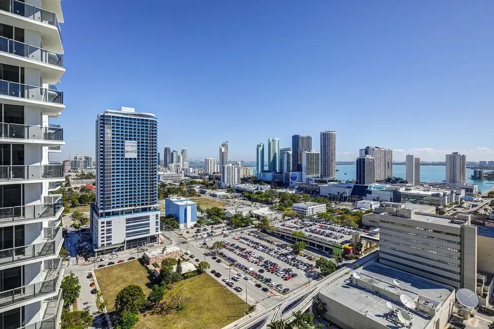 3 Bed 2 Bath Contemporary High-Rise Condo in Miami, FL - 4
