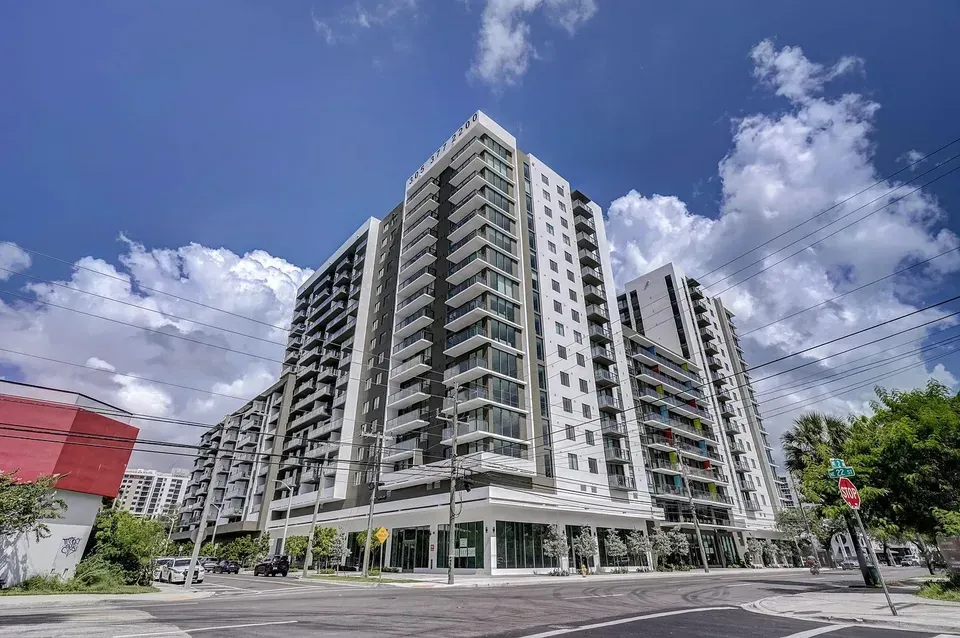 3 Bed 2 Bath Contemporary High-Rise Condo in Miami, FL - 2