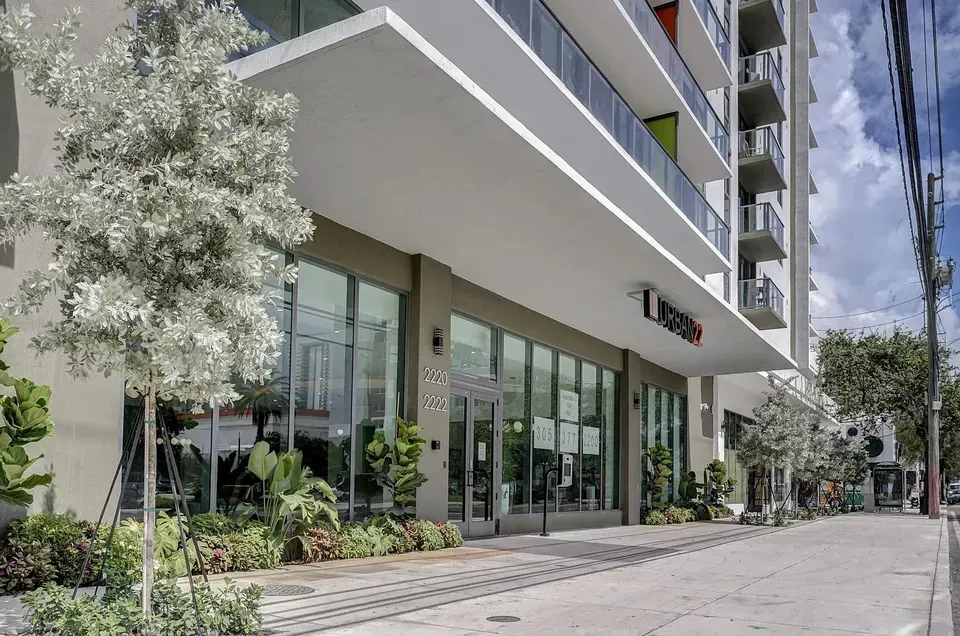3 Bed 2 Bath Contemporary High-Rise Condo in Miami, FL - 4