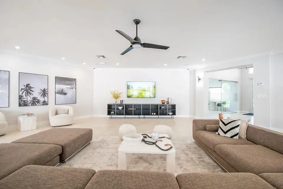 3 Bed 2 Bath Contemporary High-Rise Condo in Miami, FL - 5