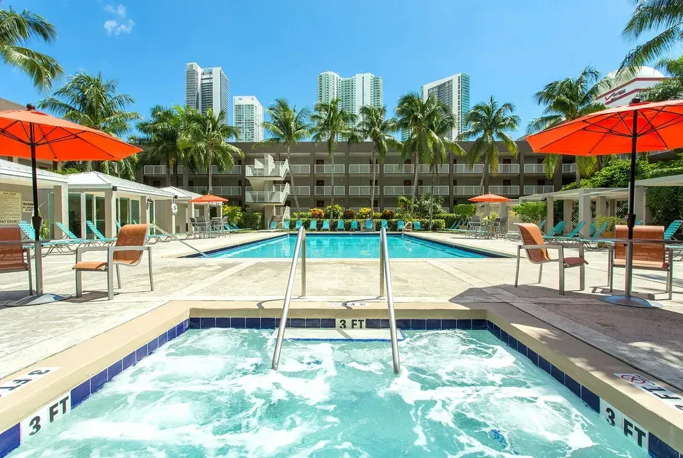 3 Bed 2 Bath Contemporary High-Rise Condo in Miami, FL - 5
