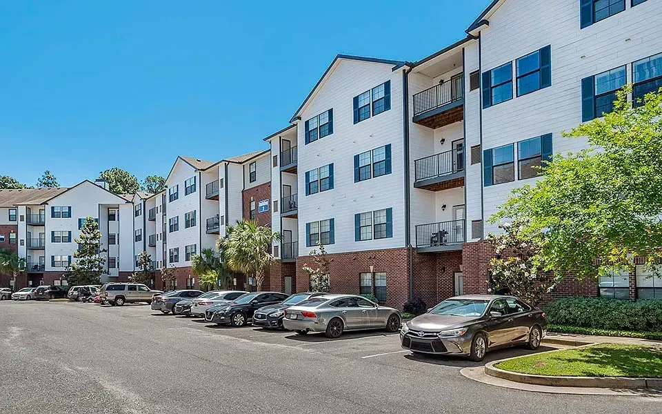 3 Bed 2 Bath Contemporary High-Rise Condo in Mobile, AL