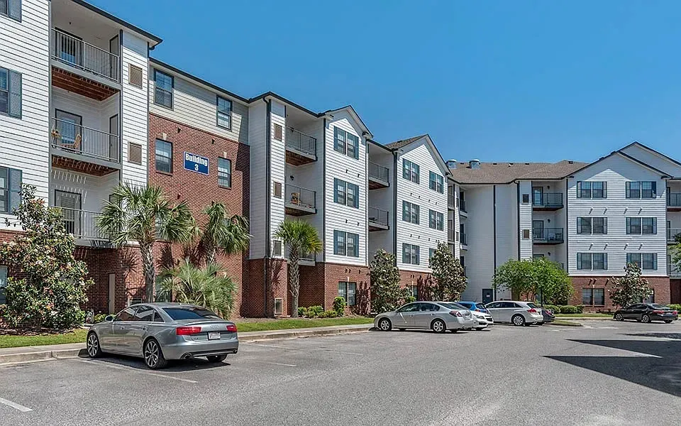 3 Bed 2 Bath Contemporary High-Rise Condo in Mobile, AL - 2