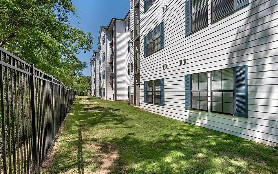 3 Bed 2 Bath Contemporary High-Rise Condo in Mobile, AL - 3