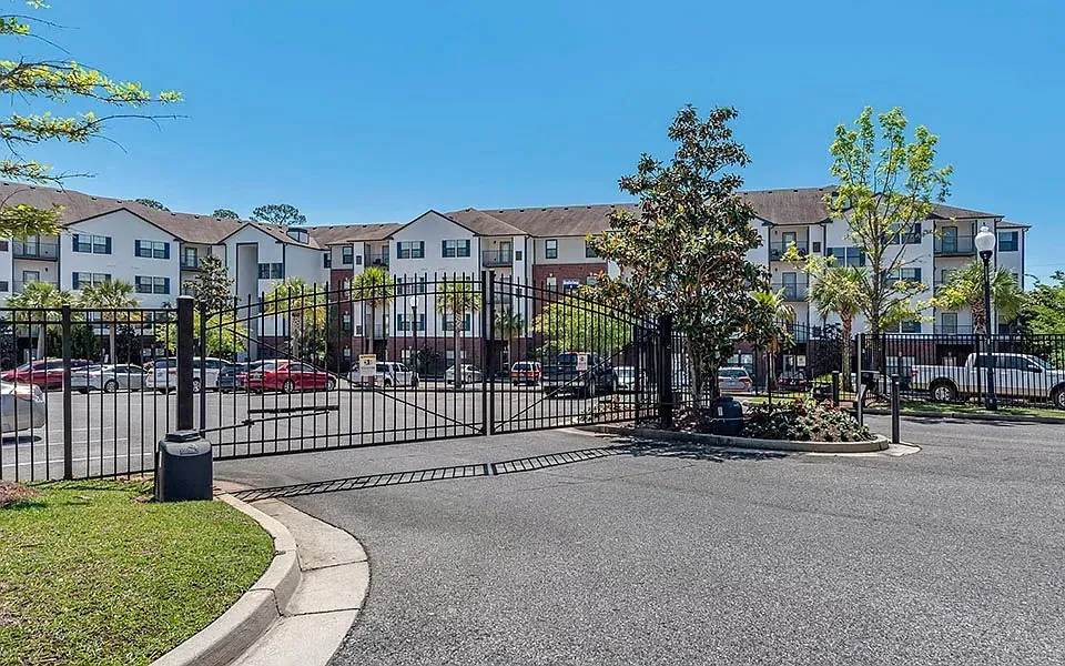 3 Bed 2 Bath Contemporary High-Rise Condo in Mobile, AL - 5