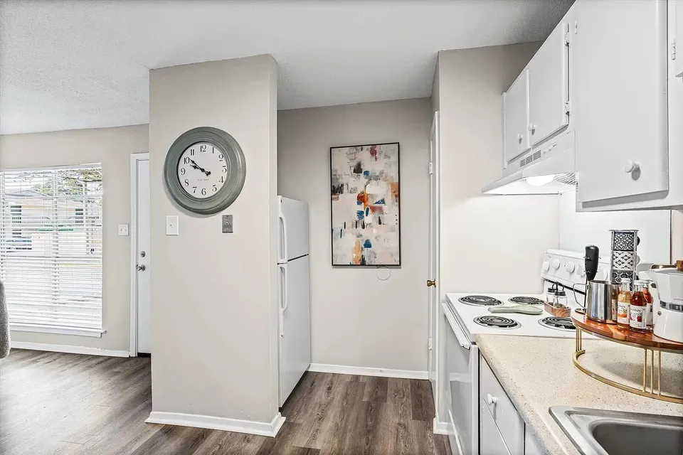 3 Bed 2 Bath Contemporary High-Rise Condo in Mobile, AL - 4
