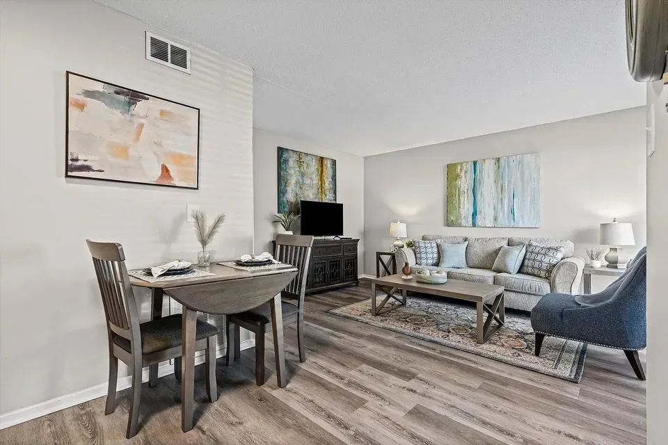 3 Bed 2 Bath Contemporary High-Rise Condo in Mobile, AL - 5