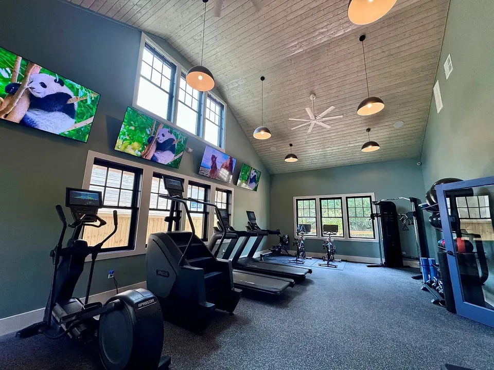 3 Bed 2 Bath Contemporary High-Rise Condo in Mobile, AL - 2