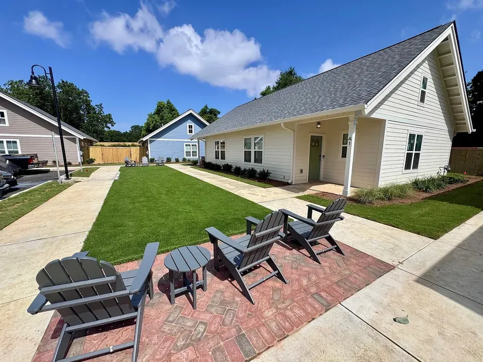 3 Bed 2 Bath Contemporary High-Rise Condo in Mobile, AL - 4