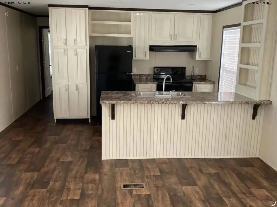 3 Bed 2 Bath Contemporary High-Rise Condo in Mobile, AL - 2