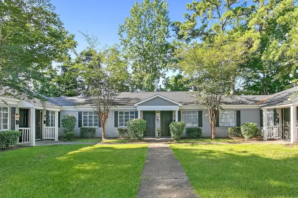 3 Bed 2 Bath Contemporary High-Rise Condo in Mobile, AL