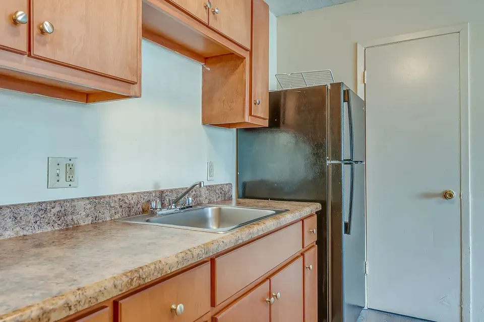 3 Bed 2 Bath Contemporary High-Rise Condo in Mobile, AL - 2
