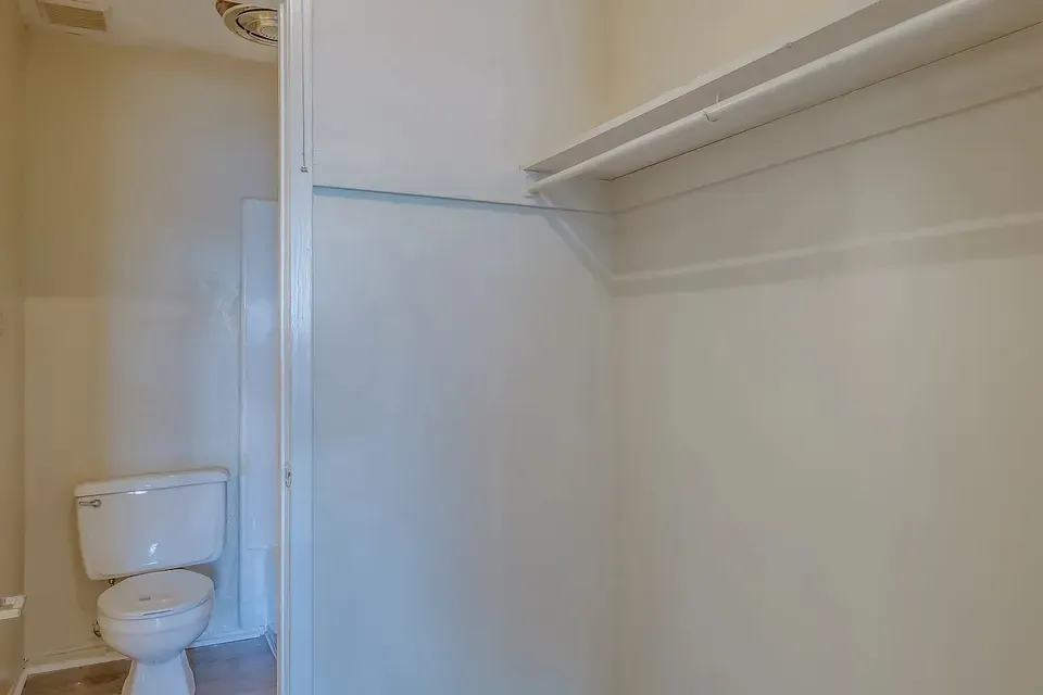 3 Bed 2 Bath Contemporary High-Rise Condo in Mobile, AL - 4