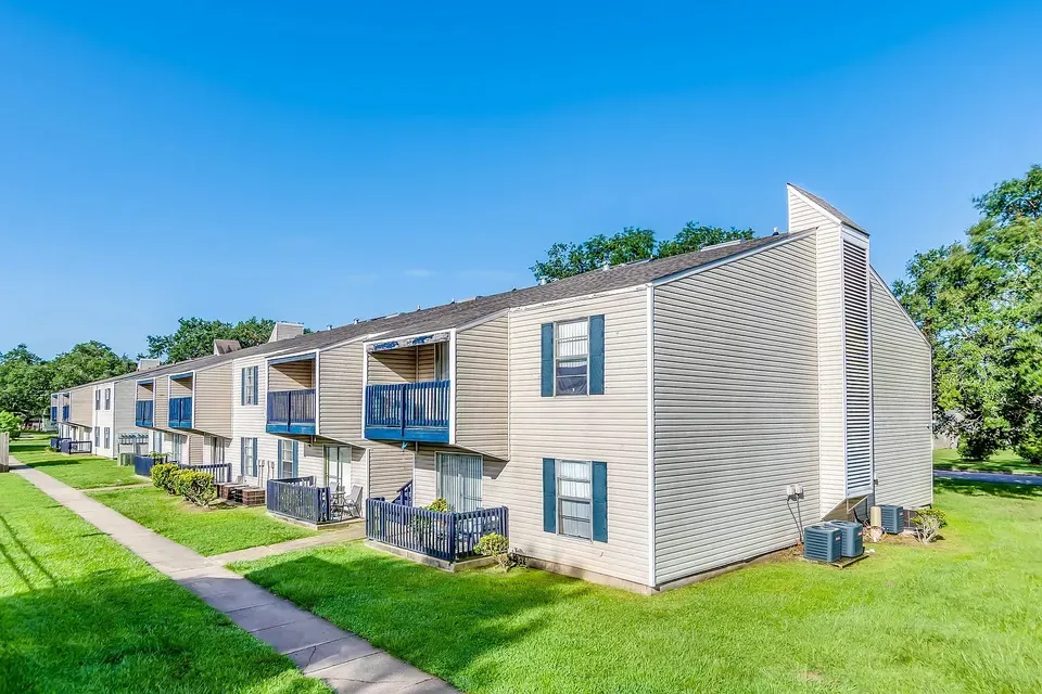3 Bed 2 Bath Contemporary High-Rise Condo in Mobile, AL - 5
