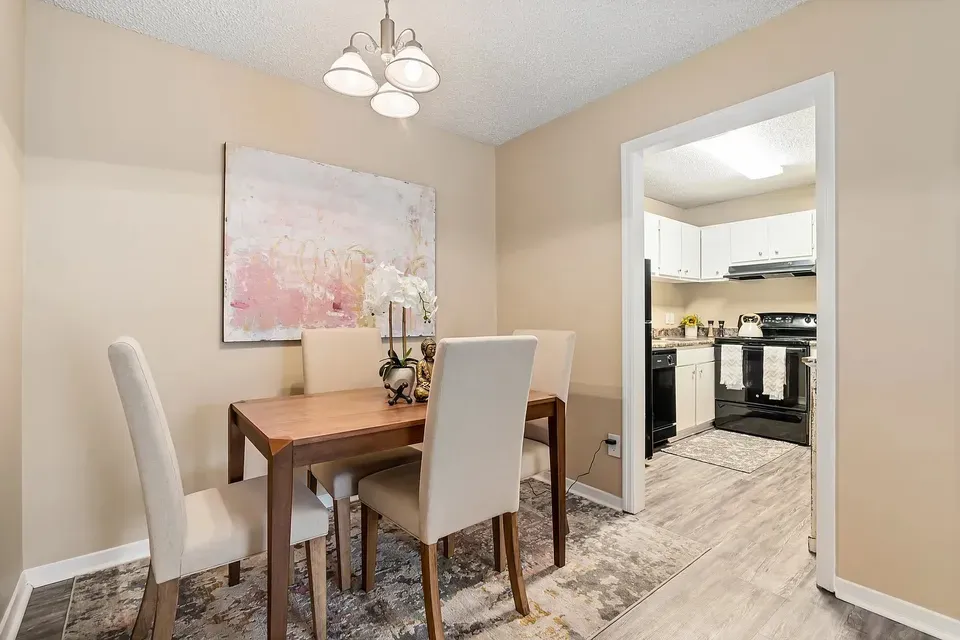 3 Bed 2 Bath Contemporary High-Rise Condo in Mobile, AL - 2