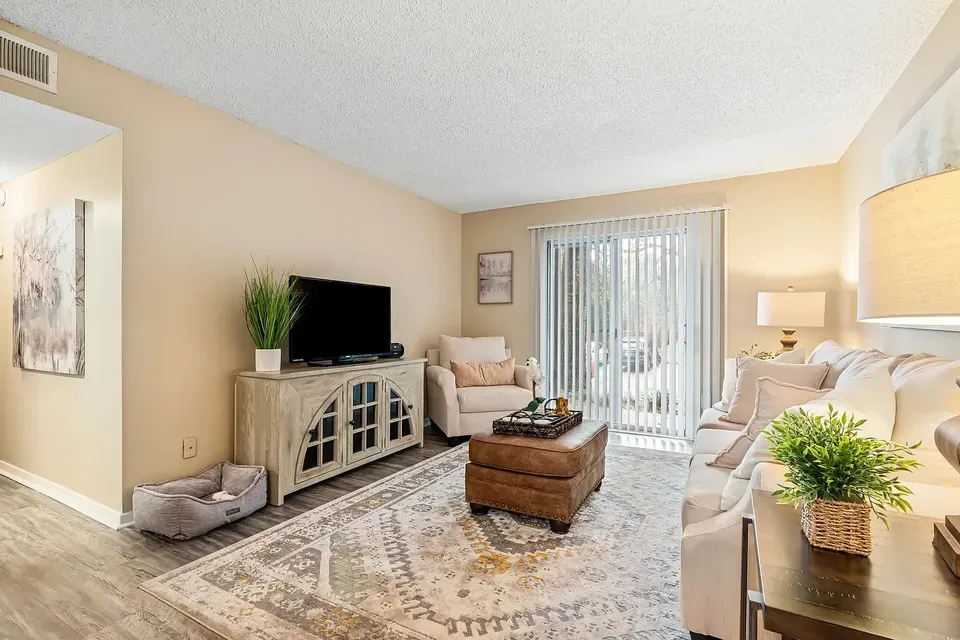 3 Bed 2 Bath Contemporary High-Rise Condo in Mobile, AL - 4