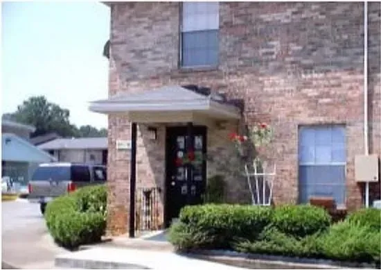 3 Bed 2 Bath Contemporary High-Rise Condo in Mobile, AL - 2