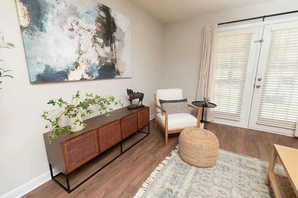 3 Bed 2 Bath Contemporary High-Rise Condo in Mobile, AL - 2