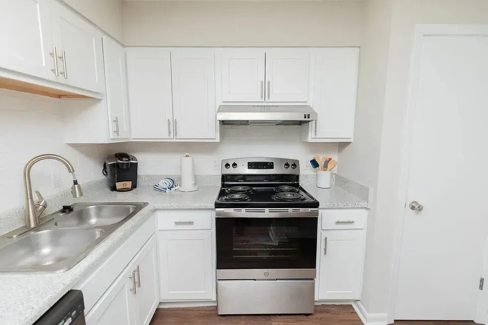 3 Bed 2 Bath Contemporary High-Rise Condo in Mobile, AL - 4