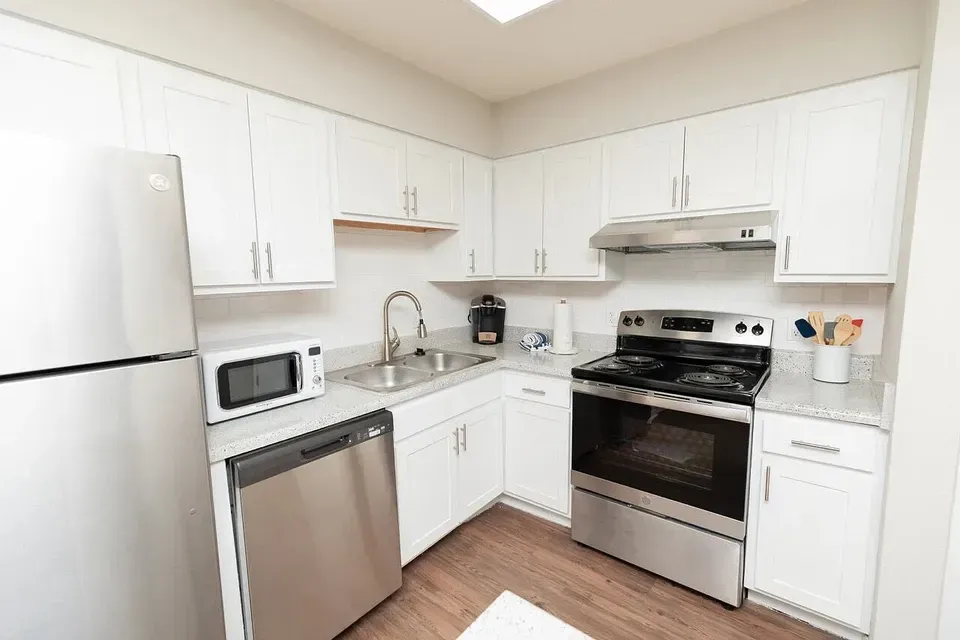 3 Bed 2 Bath Contemporary High-Rise Condo in Mobile, AL - 5