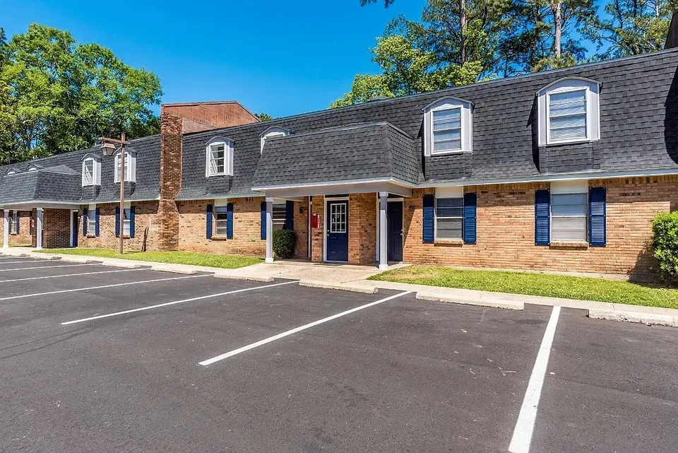 3 Bed 2 Bath Contemporary High-Rise Condo in Mobile, AL