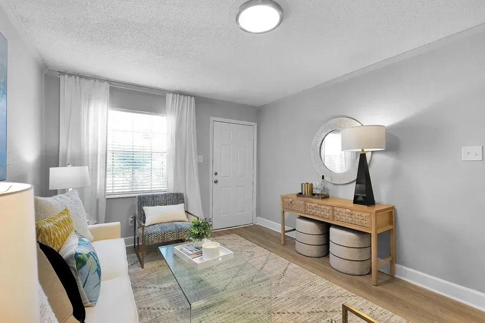 3 Bed 2 Bath Contemporary High-Rise Condo in Mobile, AL - 4