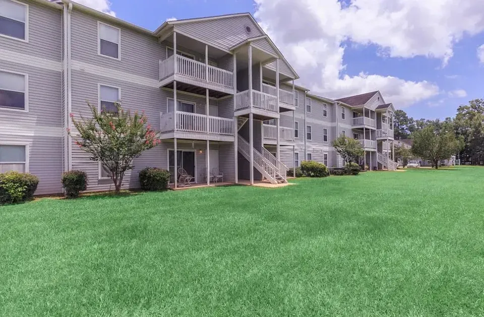 3 Bed 2 Bath Contemporary High-Rise Condo in Mobile, AL - 2