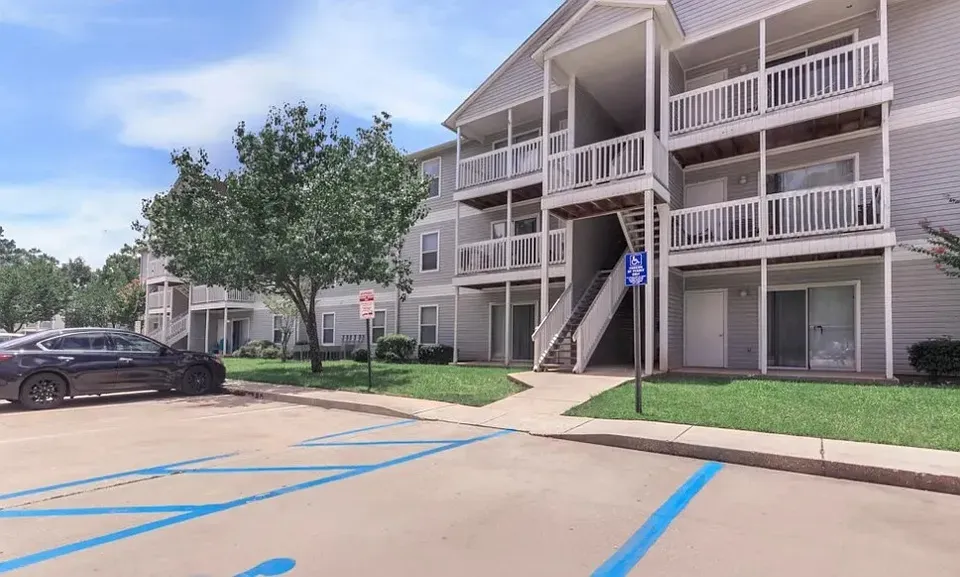 3 Bed 2 Bath Contemporary High-Rise Condo in Mobile, AL - 3