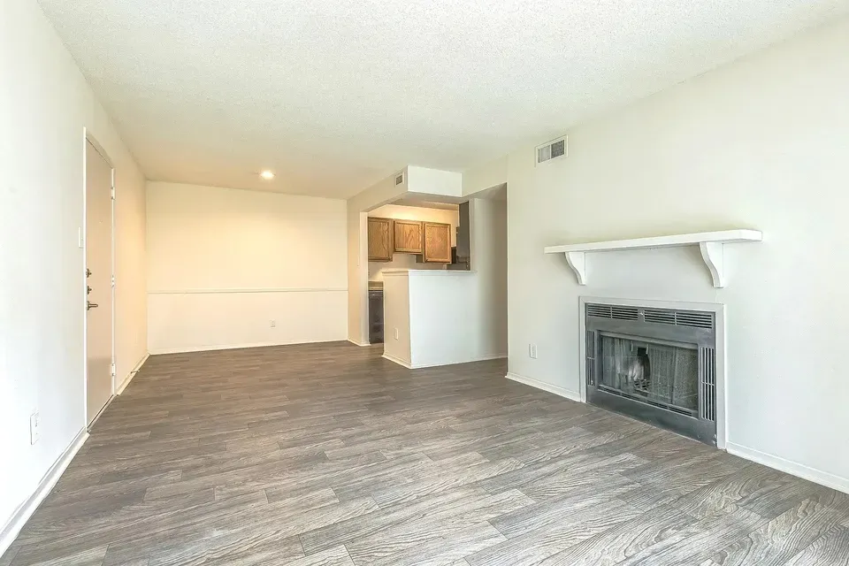 3 Bed 2 Bath Contemporary High-Rise Condo in Mobile, AL - 2