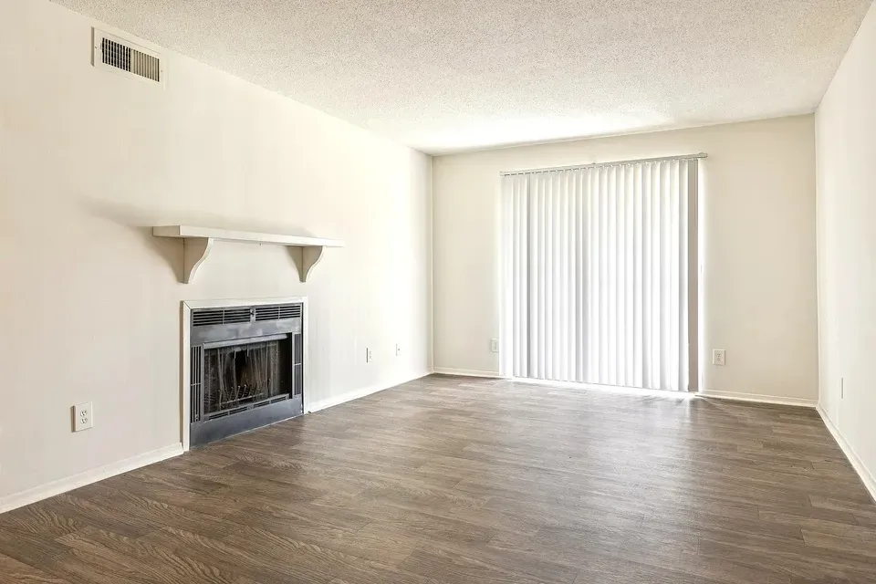 3 Bed 2 Bath Contemporary High-Rise Condo in Mobile, AL - 3