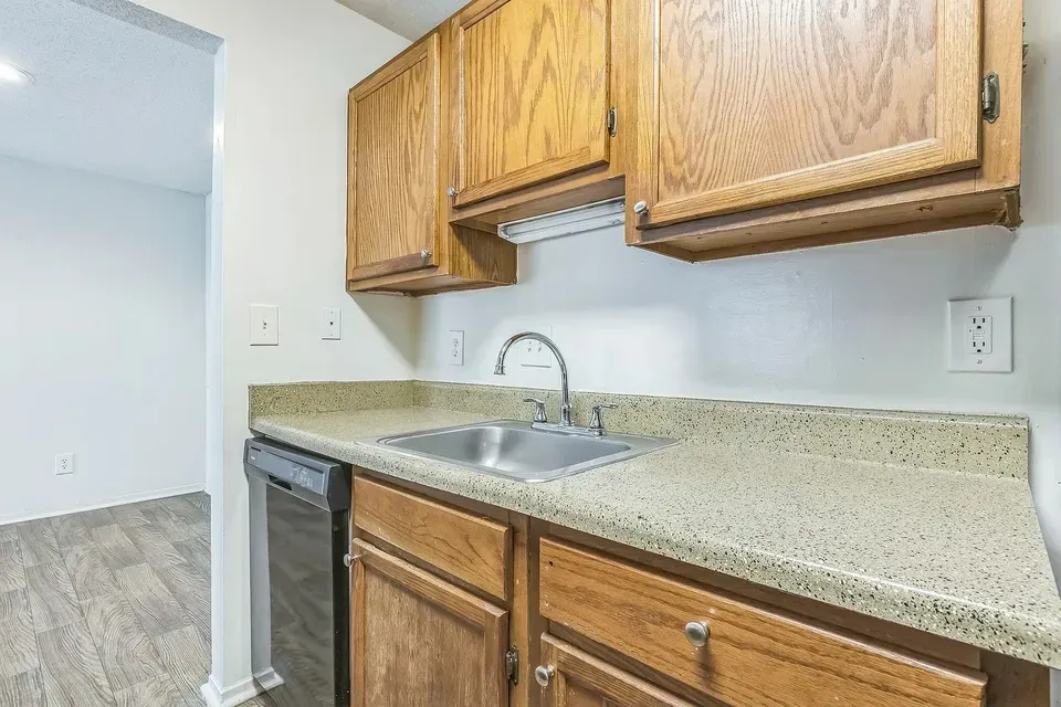 3 Bed 2 Bath Contemporary High-Rise Condo in Mobile, AL - 4