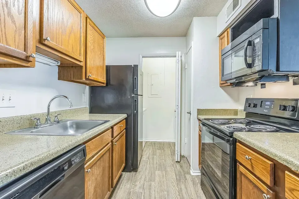 3 Bed 2 Bath Contemporary High-Rise Condo in Mobile, AL - 5
