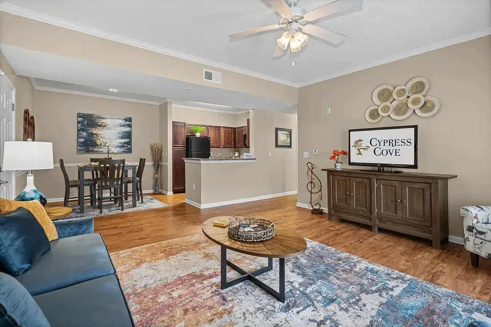 3 Bed 2 Bath Contemporary High-Rise Condo in Mobile, AL - 3