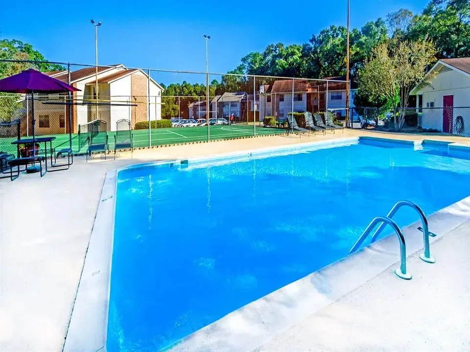 3 Bed 2 Bath Contemporary High-Rise Condo in Mobile, AL - 4