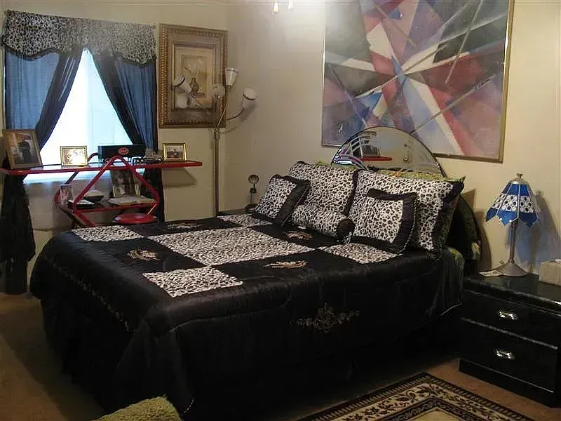 3 Bed 2 Bath Contemporary High-Rise Condo in Mobile, AL - 2
