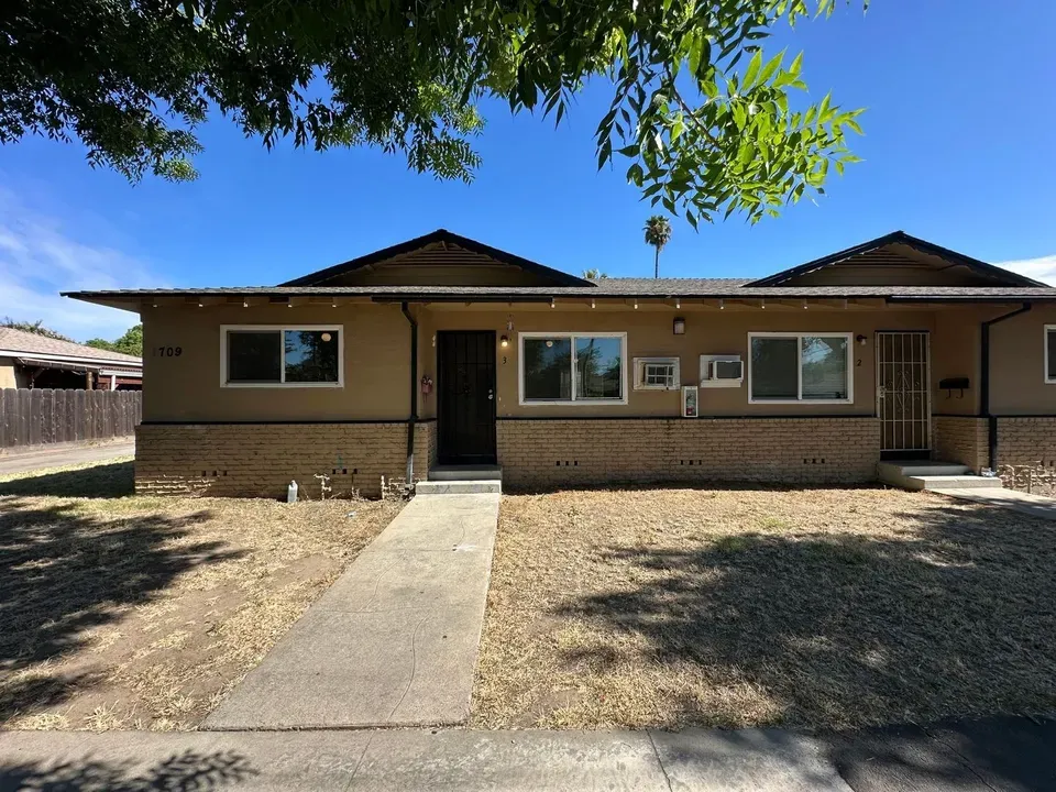 3 Bed 2 Bath Contemporary High-Rise Condo in Modesto, CA