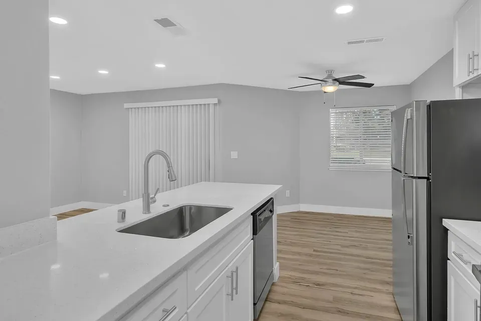 3 Bed 2 Bath Contemporary High-Rise Condo in Modesto, CA - 4