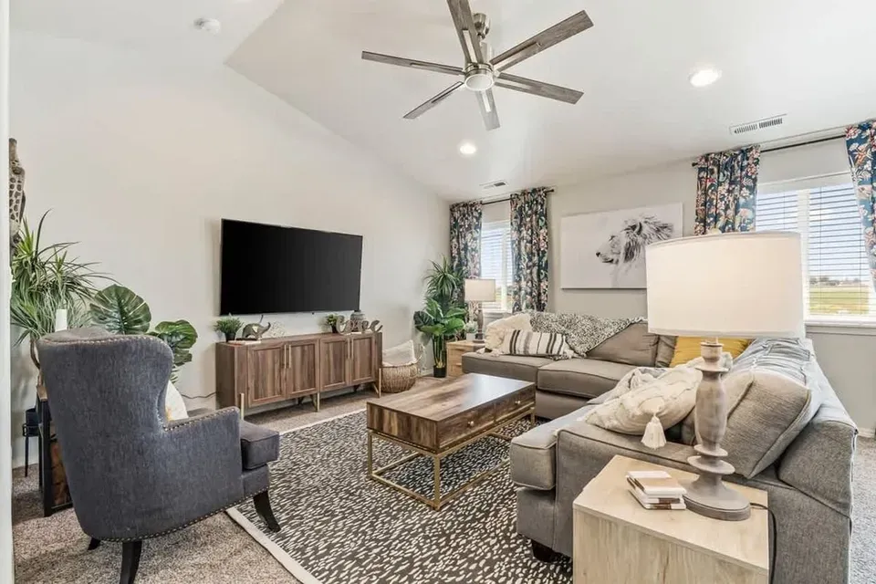 3 Bed 2 Bath Contemporary High-Rise Condo in Nampa, ID - 2