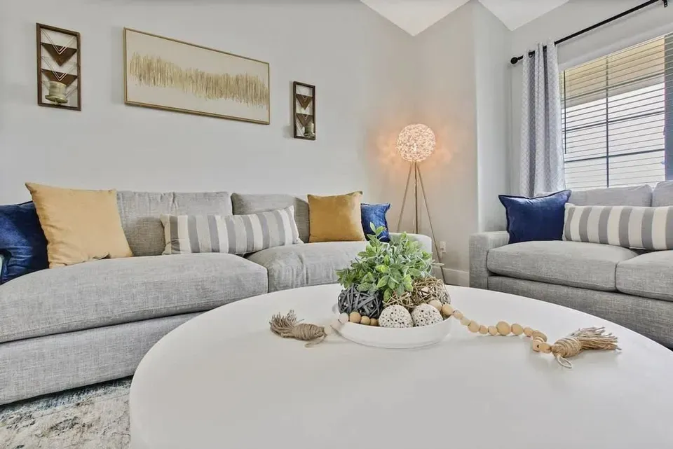 3 Bed 2 Bath Contemporary High-Rise Condo in Nampa, ID - 2