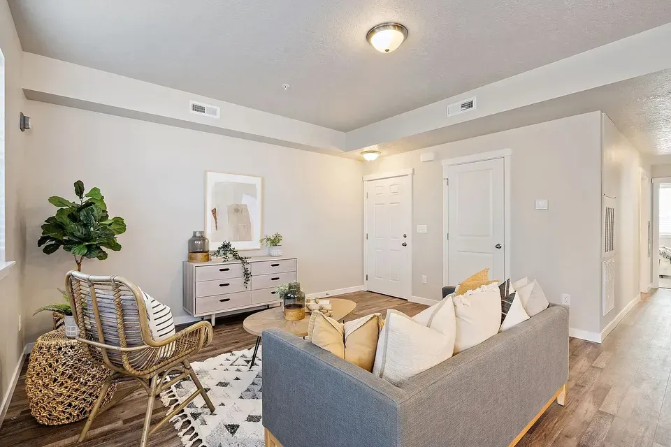 3 Bed 2 Bath Contemporary High-Rise Condo in Nampa, ID - 4
