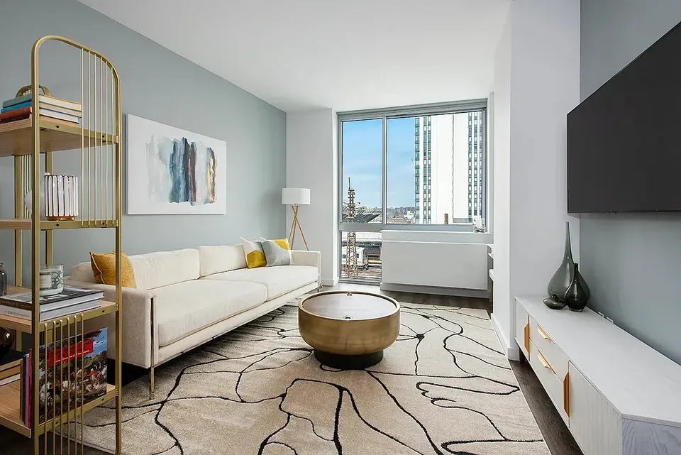 3 Bed 2 Bath Contemporary High-Rise Condo in New York, NY - 1