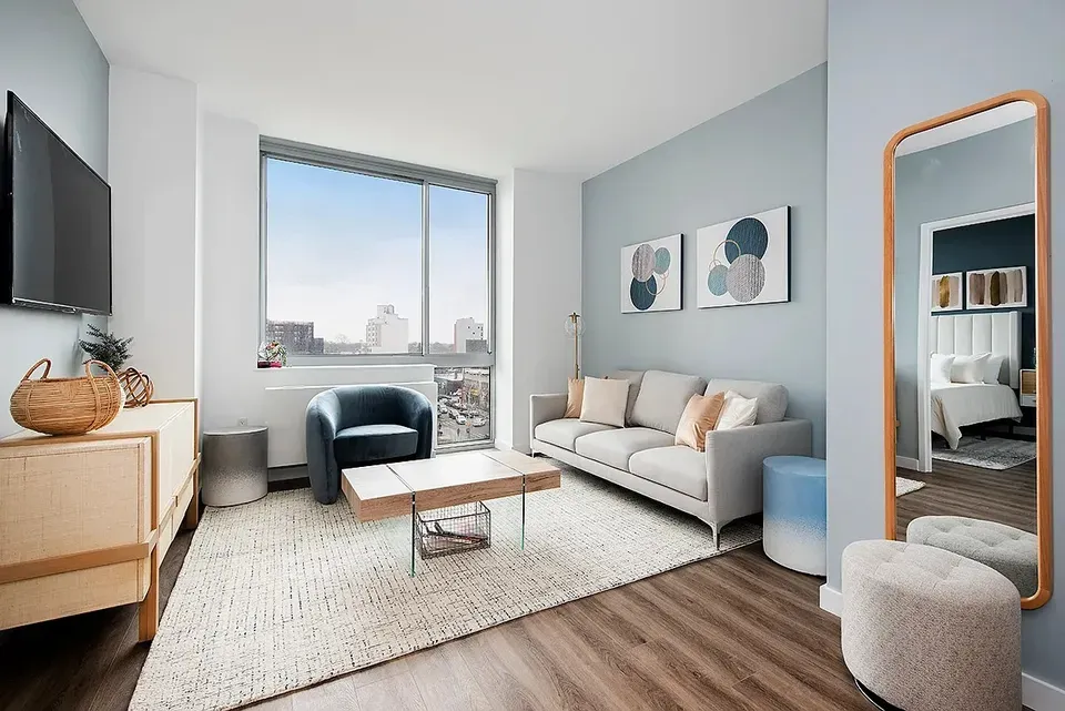 3 Bed 2 Bath Contemporary High-Rise Condo in New York, NY - 4