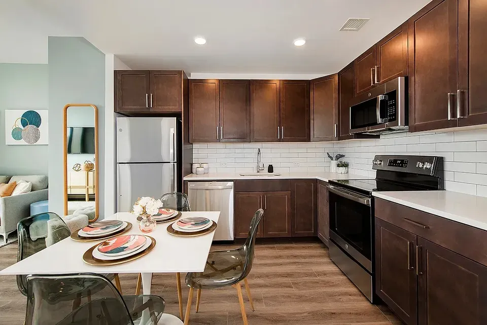 3 Bed 2 Bath Contemporary High-Rise Condo in New York, NY - 5