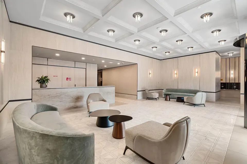 3 Bed 2 Bath Contemporary High-Rise Condo in New York, NY - 2
