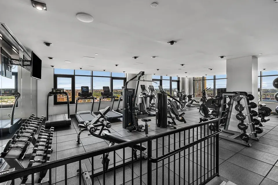 3 Bed 2 Bath Contemporary High-Rise Condo in New York, NY - 4