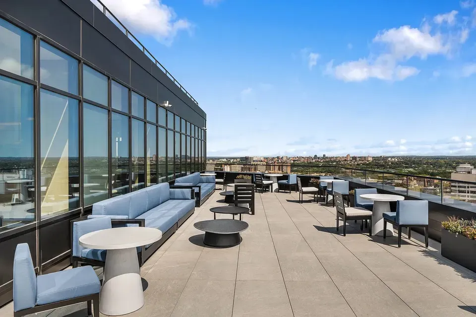 3 Bed 2 Bath Contemporary High-Rise Condo in New York, NY - 5