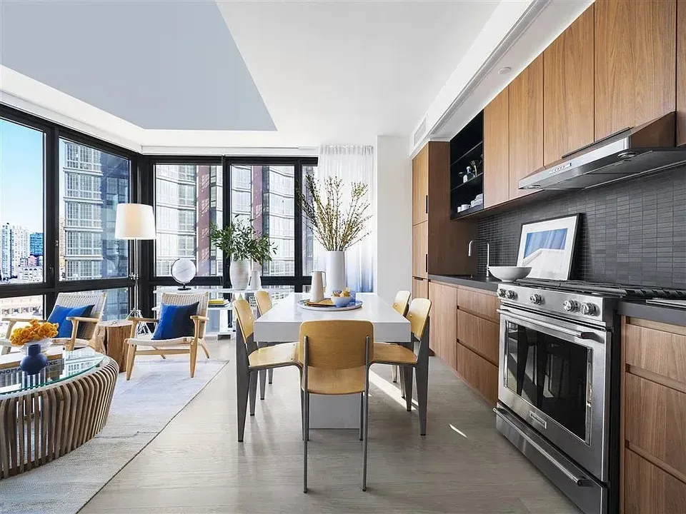 3 Bed 2 Bath Contemporary High-Rise Condo in New York, NY - 5