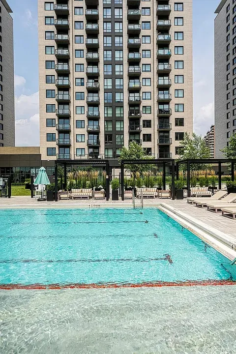 3 Bed 2 Bath Contemporary High-Rise Condo in New York, NY - 3