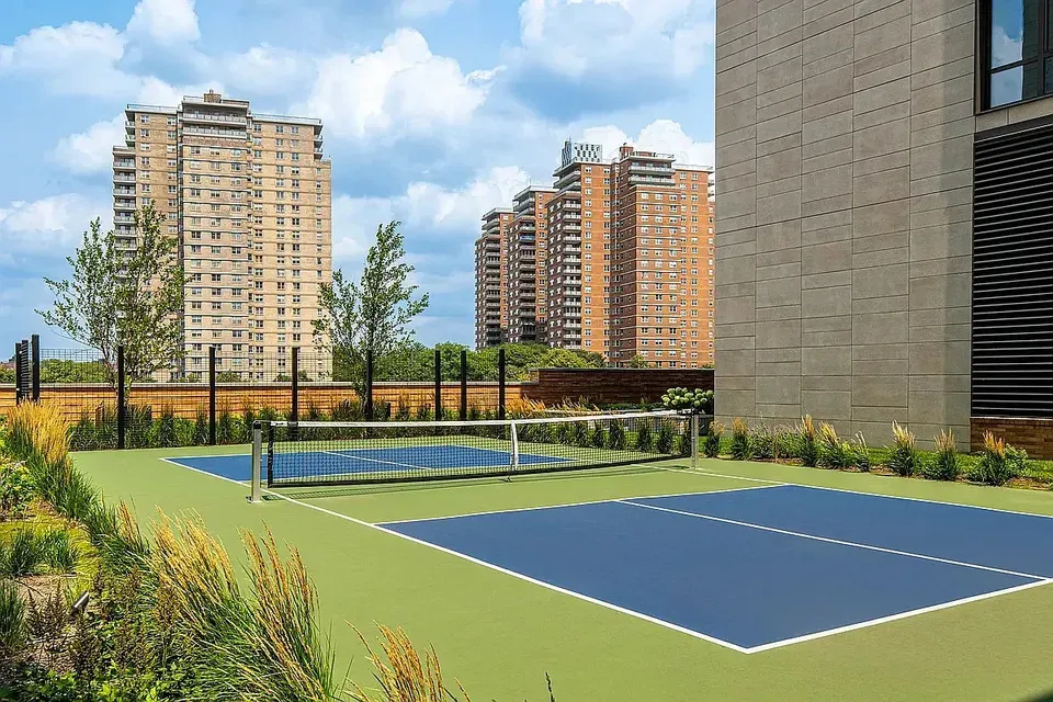3 Bed 2 Bath Contemporary High-Rise Condo in New York, NY - 4